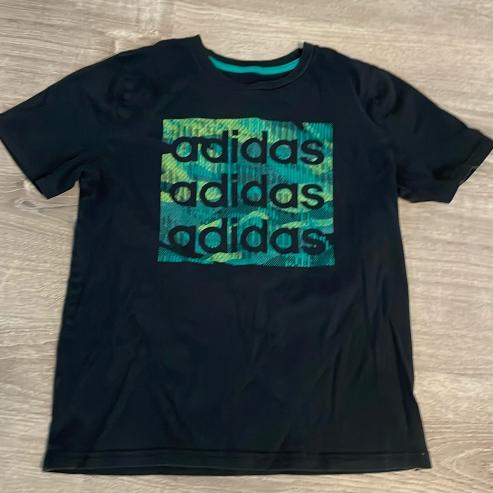 Youth adidas canvas logo t shirt small